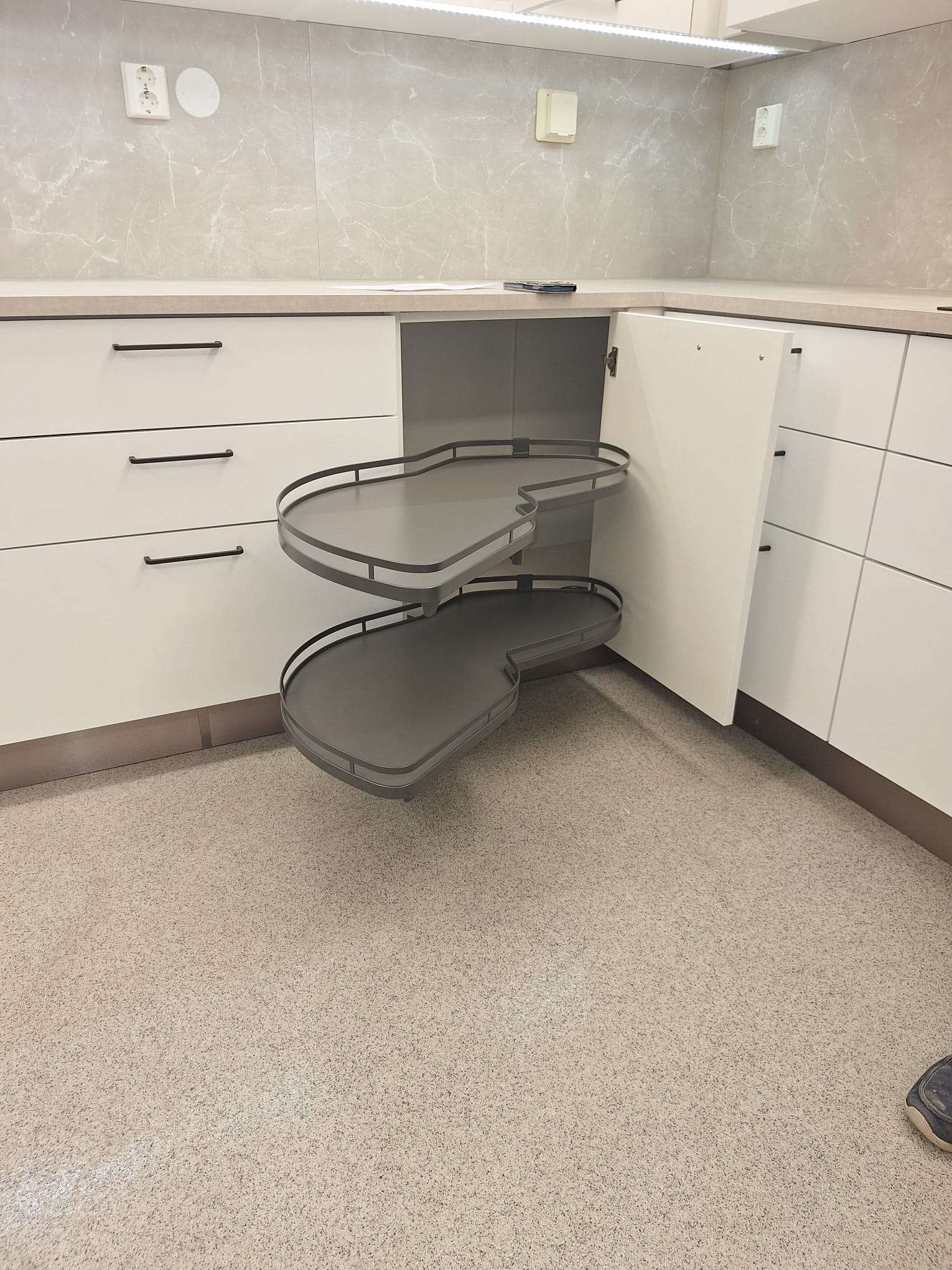 Ruiskumassalattia kohteessa 5